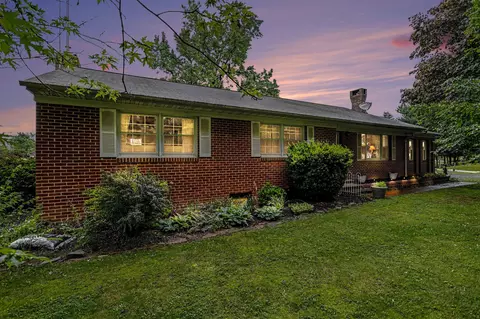 2226 Harney Rd, Littlestown, PA 17340