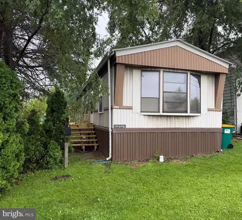 1104 W Elm Ave W, Hanover, PA 17331