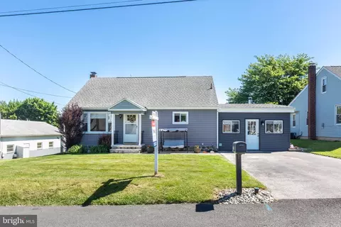 22 Pleasant View Dr, Hanover, PA 17331