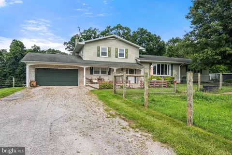 99 Mud College Rd, Littlestown, PA 17340