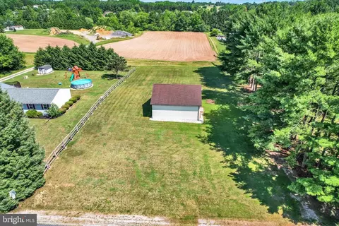 29 Rose Ln, New Oxford, PA 17350