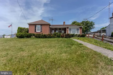 106 Berlin Rd, New Oxford, PA 17350