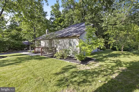 8 Hill Dr, East Berlin, PA 17316