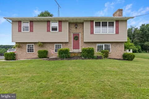 185 Pine Grove Rd, Hanover, PA 17331