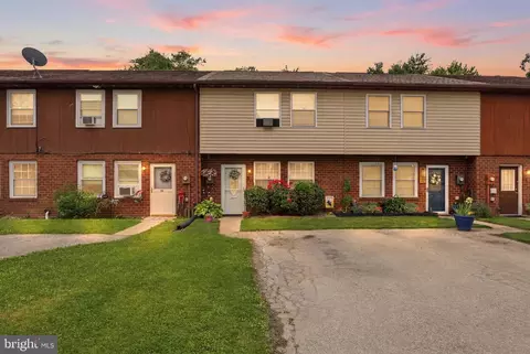 33 Commerce St, New Oxford, PA 17350