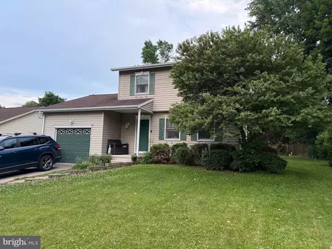49 E Lakeview Dr, Littlestown, PA 17340