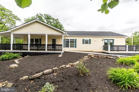 304 Crystal Creek Xing, Abbottstown, PA 17301