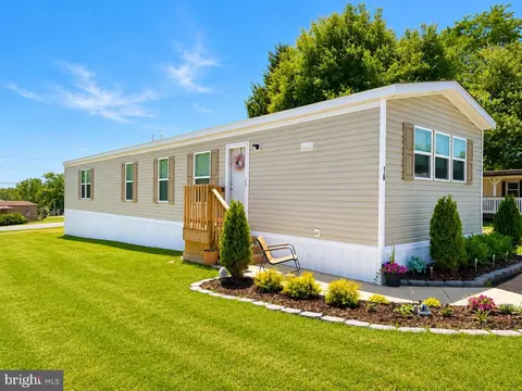 16 Jaqueline Dr, New Oxford, PA 17350