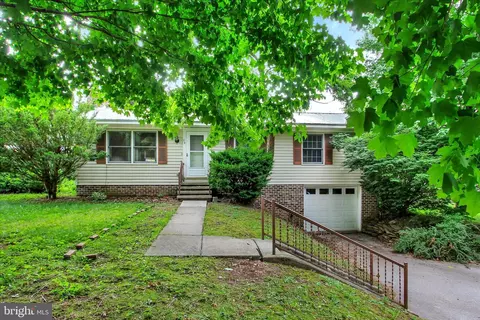 12 Apple Ln, Arendtsville, PA 17303