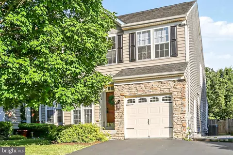 292 Maple Dr, Hanover, PA 17331