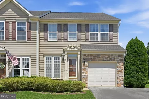 281 Maple Dr, Hanover, PA 17331