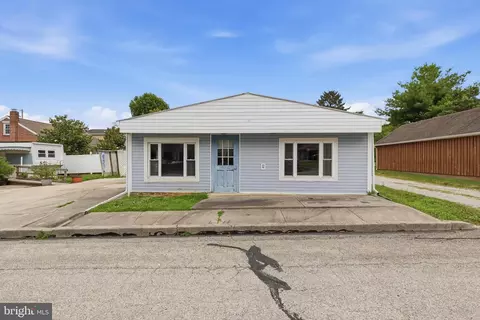 374 Maple Ave, Hanover, PA 17331 photo 2