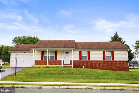 285 Drummer Dr, New Oxford, PA 17350