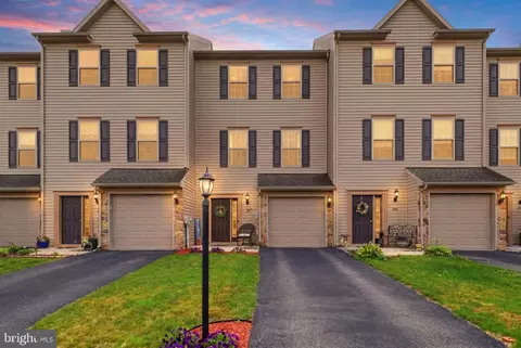 207 Katelyn Dr, New Oxford, PA 17350