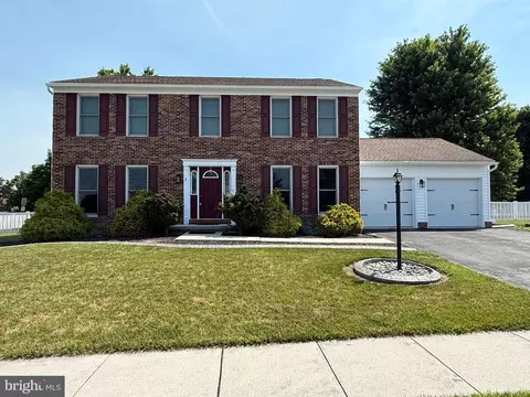 2 Wheaton Dr, Littlestown, PA 17340