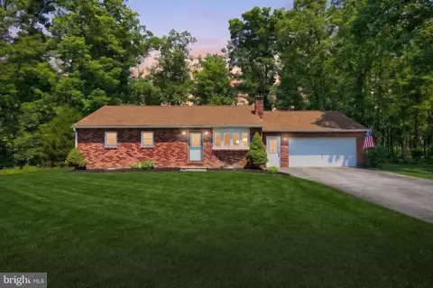 10 Bair Rd, New Oxford, PA 17350