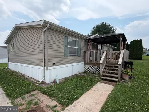 29 Hampshire Dr, New Oxford, PA 17350