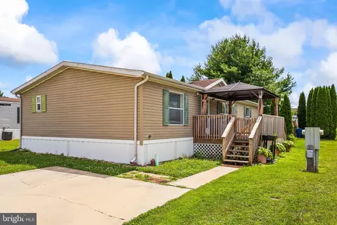 29 Hampshire Dr, New Oxford, PA 17350