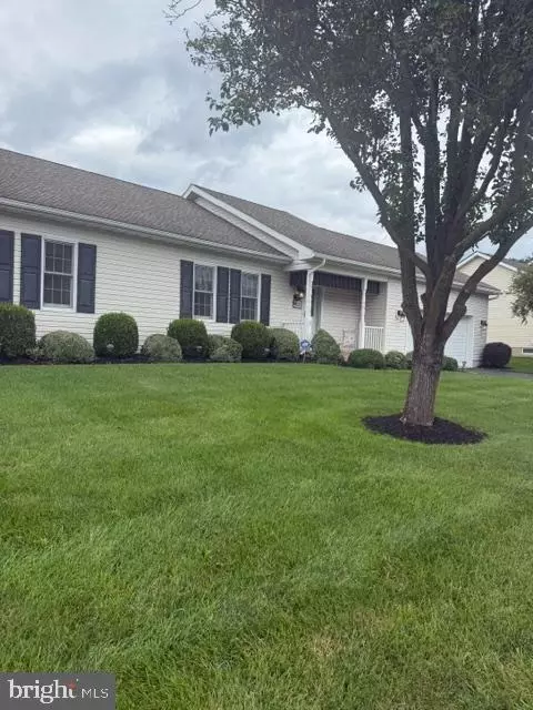 70 Kevin Dr, New Oxford, PA 17350