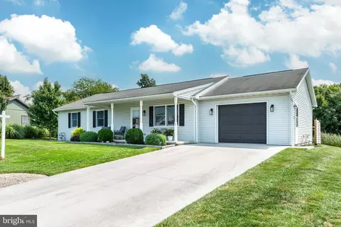 3 Chinkapin Dr, New Oxford, PA 17350