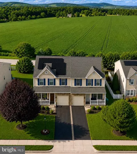 243 Maple Dr, Hanover, PA 17331