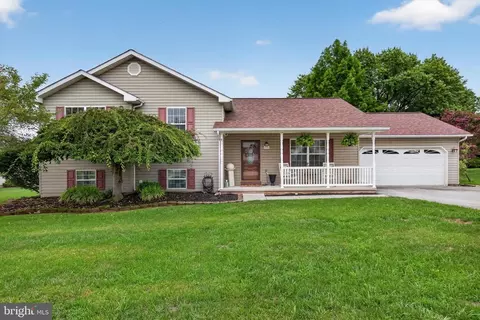 240 Matthew Dr, New Oxford, PA 17350