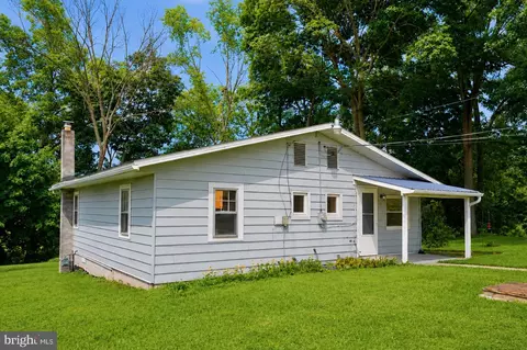 61 Cottage Ln, New Oxford, PA 17350