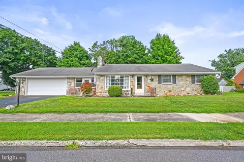 32 Columbus Ave, Littlestown, PA 17340