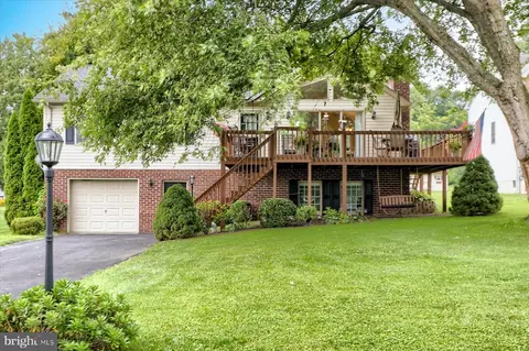 483 Lake Meade Dr, East Berlin, PA 17316