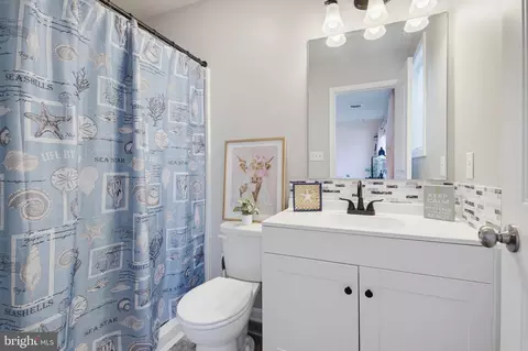 Bath - 176 Skyview Cir, Hanover, PA 17331 photo 2 of 3