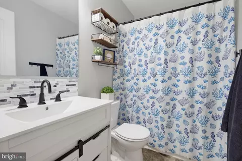 Bath - 176 Skyview Cir, Hanover, PA 17331 photo 3 of 3