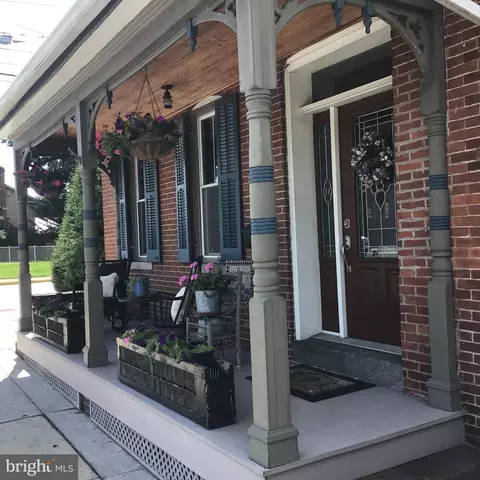 13 Hanover St, New Oxford, PA 17350
