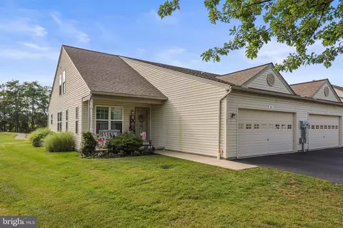 23 Cedarfield Dr, Gettysburg, PA 17325
