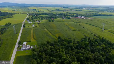 550 Hilltown Rd, Gettysburg, PA 17325