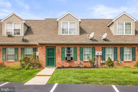 4 Oxford Ct, New Oxford, PA 17350