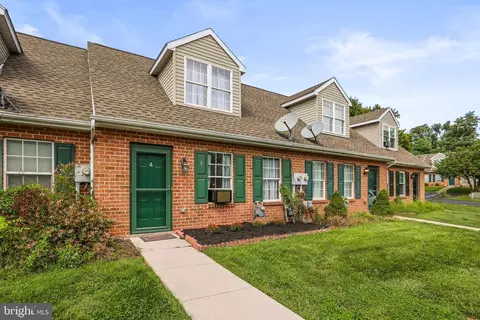 4 Oxford Ct, New Oxford, PA 17350