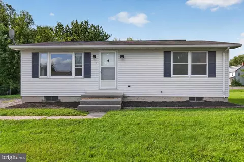 1 Birch Ln, New Oxford, PA 17350