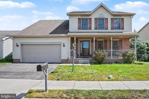 8 Sycamore Ct, Littlestown, PA 17340
