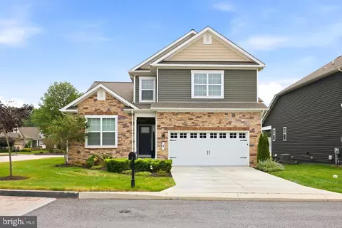 2 Charles Dr, Gettysburg, PA 17325