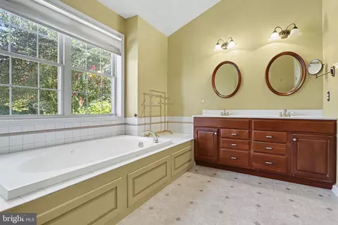 Bath - 12 E Summit Dr, Littlestown, PA 17340 photo 1 of 2