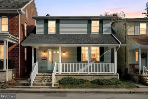 111 Pleasant St, New Oxford, PA 17350