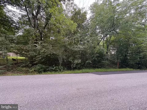12 Lincoln Dr, East Berlin, PA 17316