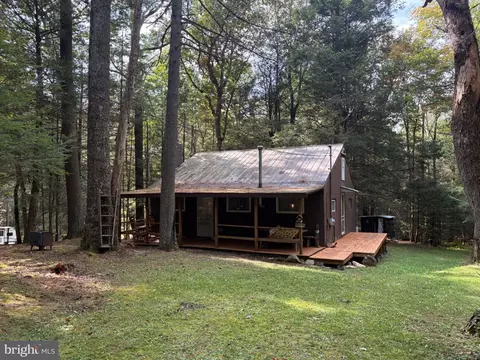 2082 Pine Grove Rd, Fayetteville, PA 17222