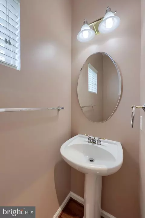 Bath - 286 Maple Dr, Hanover, PA 17331 photo 1 of 7
