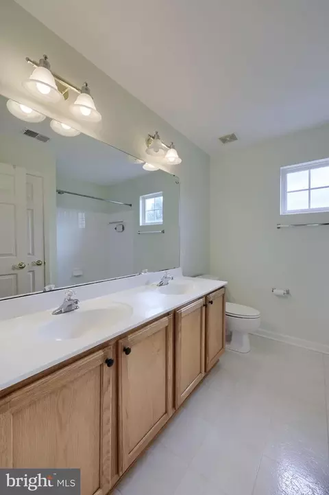 Bath - 286 Maple Dr, Hanover, PA 17331 photo 4 of 7
