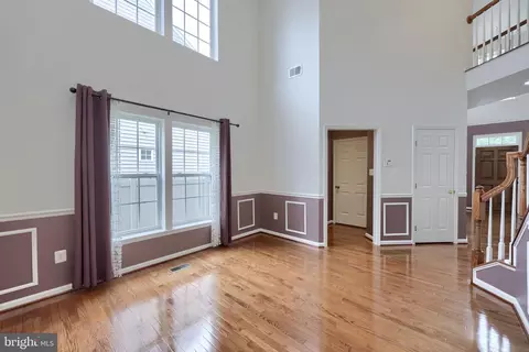 Living - 286 Maple Dr, Hanover, PA 17331 photo 5 of 8