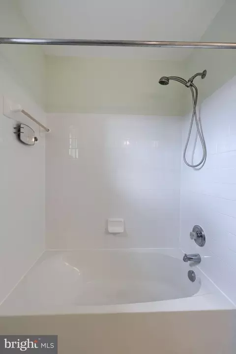 Bath - 286 Maple Dr, Hanover, PA 17331 photo 5 of 7