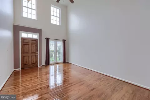 Living - 286 Maple Dr, Hanover, PA 17331 photo 3 of 8