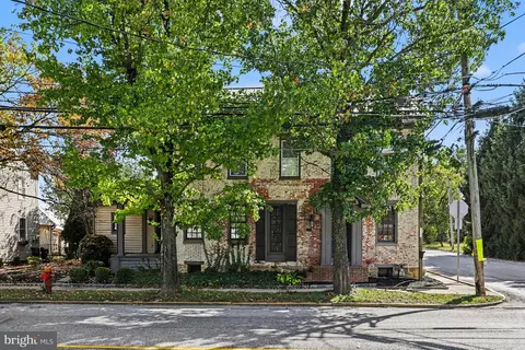 221 Lincoln Way W, New Oxford, PA 17350