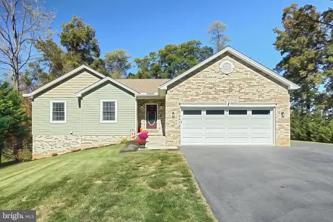 15 Fisher Dr, East Berlin, PA 17316